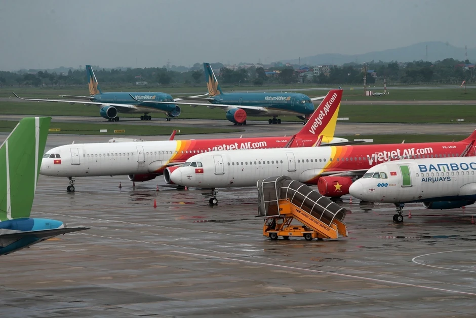 Giá vé tàu xe đồng loạt tăng, hàng không lo càng bay càng lỗ Giá vé tàu xe đồng loạt tăng, hàng không lo càng bay càng lỗ