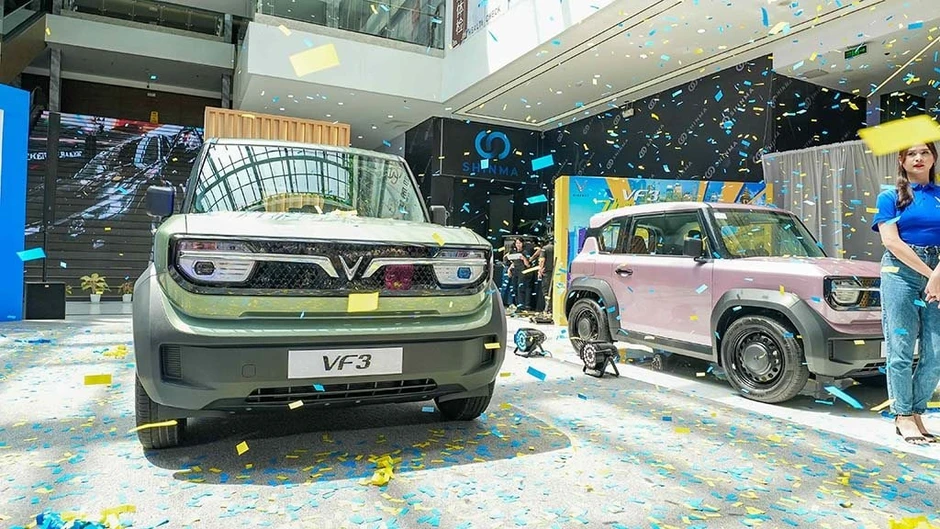 Giá xăng chạm mốc 50.000 đồng/lít, VinFast VF 3 bất ngờ 'cháy hàng' tại quốc gia láng giềng Việt Nam? Giá xăng chạm mốc 50.000 đồng/lít, VinFast VF 3 bất ngờ 'cháy hàng' tại quốc gia láng giềng Việt Nam?