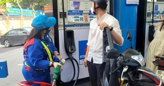 Giá xăng dầu tăng mạnh tới gần 8.500 đồng/lít, dầu diesel lên trên 30.000 đồng/lít