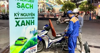 Giá xăng E10 2026: Thực trạng và so sánh với xăng khoáng