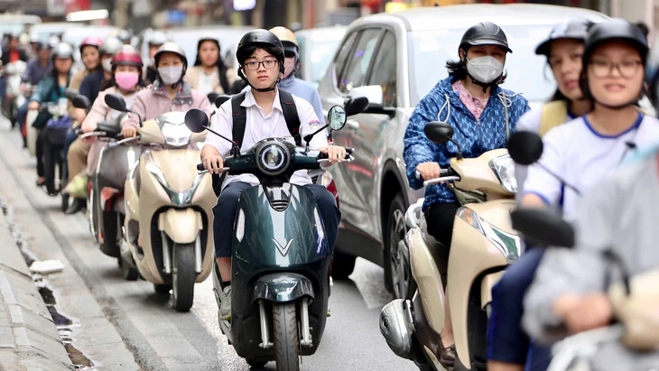 Giá xăng và những thay đổi 'chiến lược' của người trẻ Giá xăng và những thay đổi 'chiến lược' của người trẻ
