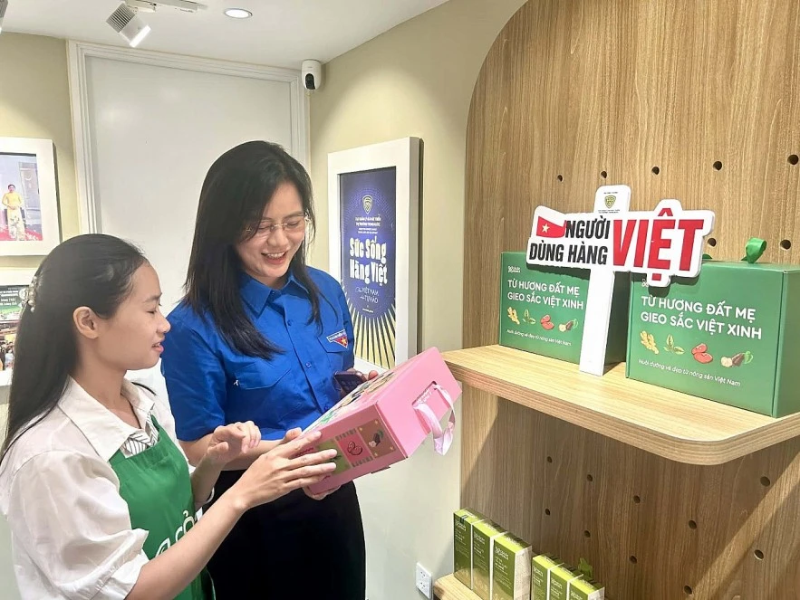 Hà Nội: Hàng Việt “lên sóng” tại Tràng Tiền, giới trẻ tiếp sức tiêu dùng nội địa