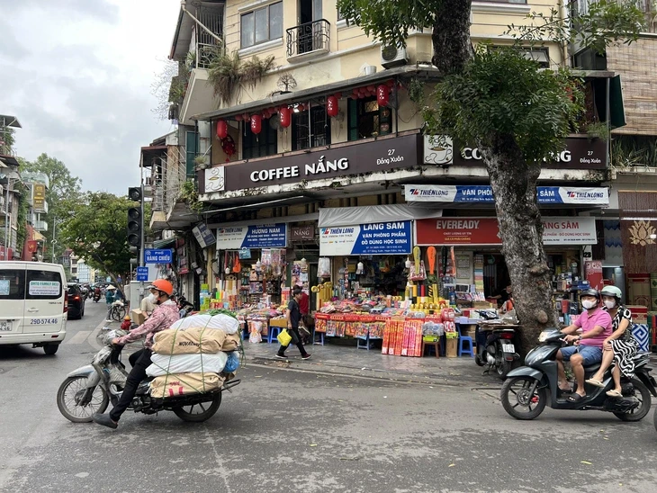 Hà Nội tính cho thuê vỉa hè, mở đường phát triển kinh tế đêm
