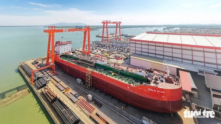 Hạ thủy thành công tàu chở dầu 21.800 tấn do doanh nghiệp Việt đóng Hạ thủy thành công tàu chở dầu 21.800 tấn do doanh nghiệp Việt đóng