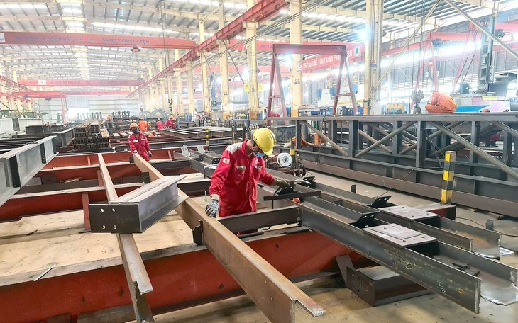 Hạ thủy thành công tàu chở dầu 21.800 tấn do doanh nghiệp Việt đóng Hạ thủy thành công tàu chở dầu 21.800 tấn do doanh nghiệp Việt đóng