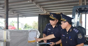 Hải quan siết nợ thuế, nhiều giám đốc bị tạm hoãn xuất cảnh