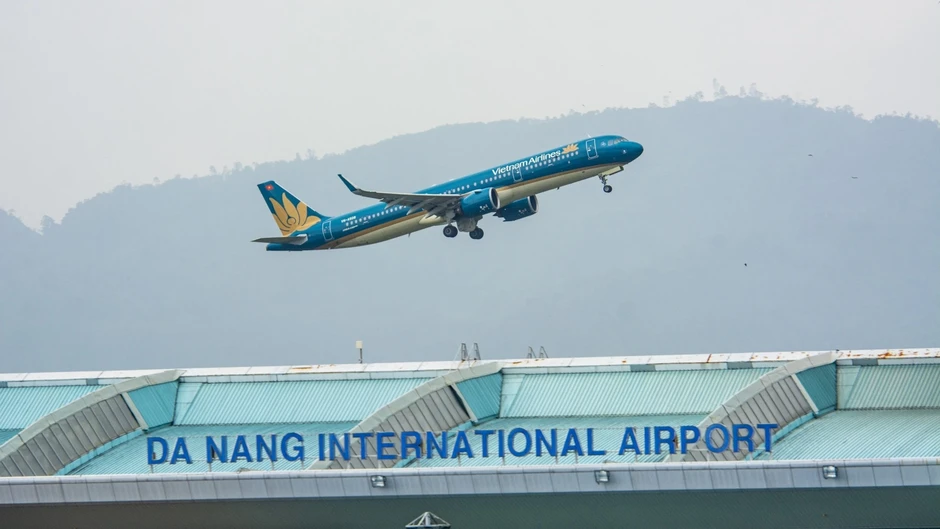 Hãng bay Việt hủy hàng loạt chuyến, cân nhắc tăng giá vé