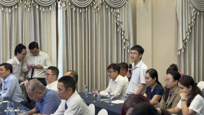 Hàng hóa ùn ứ tại cảng, doanh nghiệp than “chạy khắp nơi vẫn không ai giải quyết”