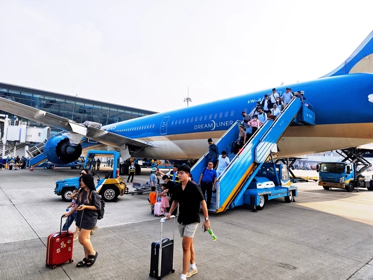 Hàng không tính giảm chuyến bay nội địa, giá vé quốc tế thêm áp lực
