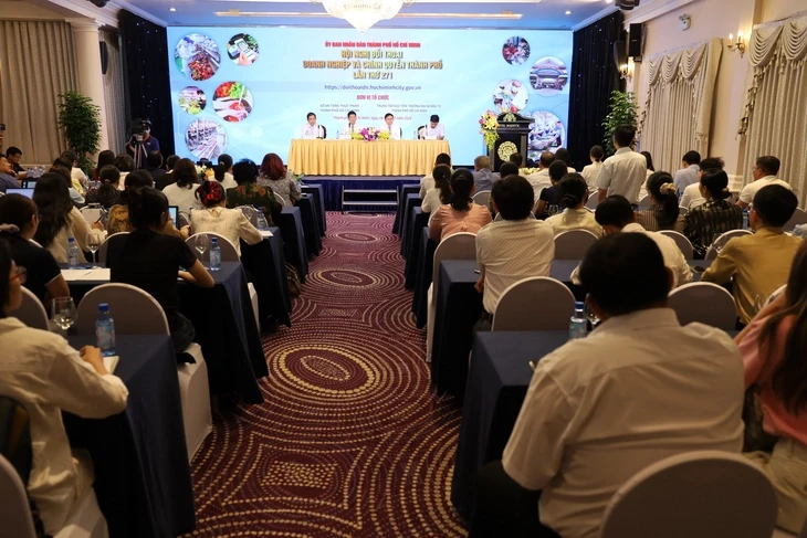 Hàng nhập khẩu bị 'treo' gần 2 tháng vì quy định chồng chéo Hàng nhập khẩu bị 'treo' gần 2 tháng vì quy định chồng chéo