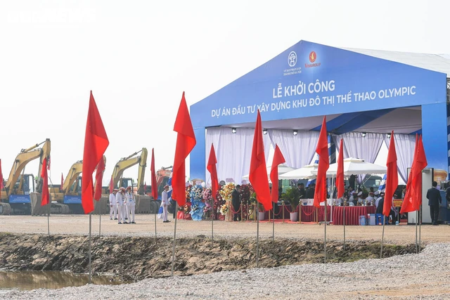 Hàng trăm người dân ngồi chật kín nhà văn hóa nghe mức giá đền bù đất tại siêu dự án Olympic 925.000 tỷ đồng có quy mô lớn nhất lịch sử Vingroup