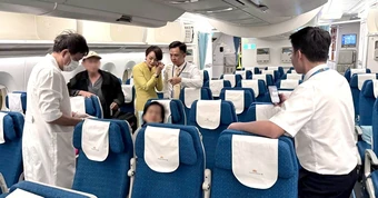 Hành khách bất tỉnh trên chuyến bay từ Mỹ về TP.HCM, được cấp cứu kịp thời