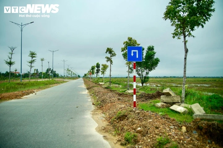 Hiện trạng dự án đường gần 200 tỷ chậm tiến độ, chưa bàn giao đã lún ở Huế Hiện trạng dự án đường gần 200 tỷ chậm tiến độ, chưa bàn giao đã lún ở Huế