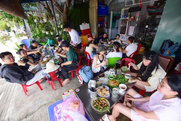 Hộ kinh doanh dưới 500 triệu bị yêu cầu ngưng xuất hóa đơn: Có sai luật? Hộ kinh doanh dưới 500 triệu bị yêu cầu ngưng xuất hóa đơn: Có sai luật?