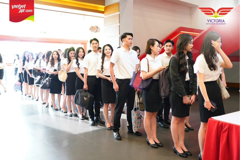 Hôm qua - 17/10, tỷ phú Nguyễn Thị Phương Thảo tuyển thêm 100 nhân sự mới về làm việc, đánh giá qua 6 bước, người không có kinh nghiệm cũng được ứng tuyển, lương lên tới 30 triệu đồng/tháng