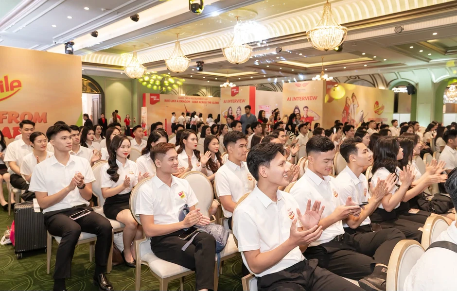 Hơn 500 người từ Ấn Độ, Myanmar, Indonesia... muốn "đầu quân" cho tỷ phú Nguyễn Thị Phương Thảo: Tối đa chỉ 300 người được nhận, phải qua vòng phỏng vấn với AI, đi catwalk, thu nhập lên tới 65 triệu đồng/tháng