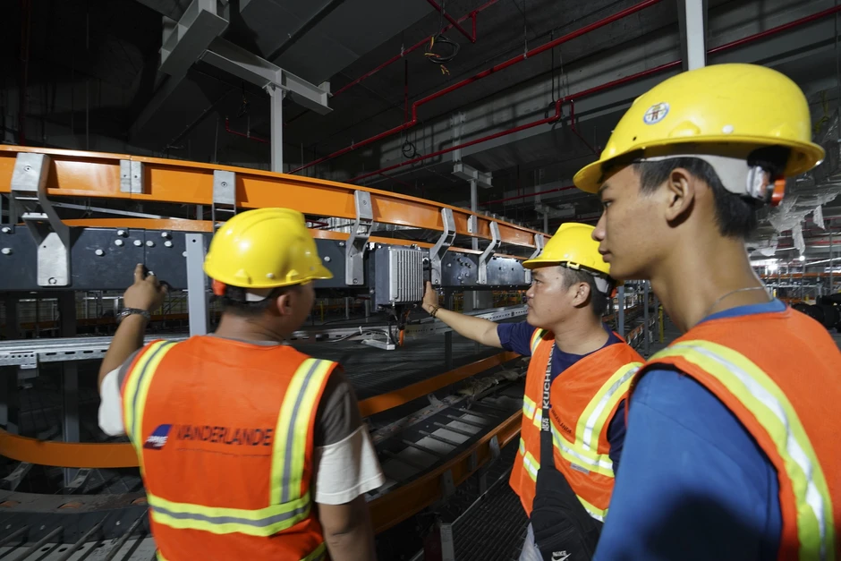 Hơn 7.600 người chạy đua hoàn thiện sân bay Phú Quốc trước APEC Hơn 7.600 người chạy đua hoàn thiện sân bay Phú Quốc trước APEC