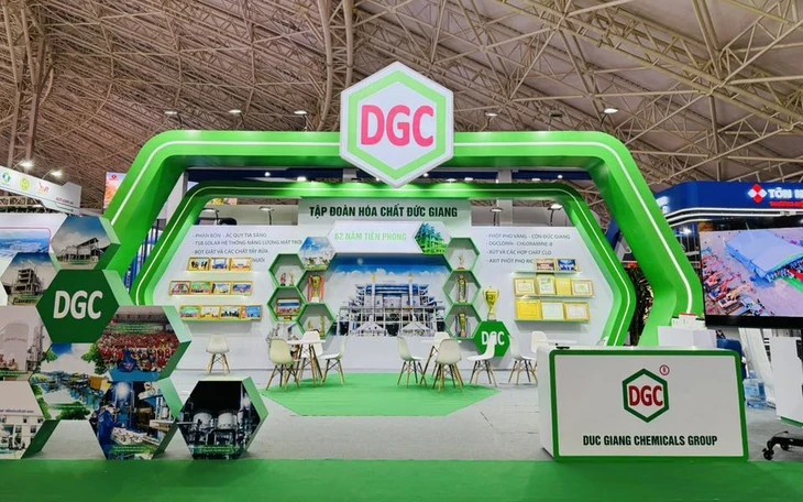 Hưng phấn ngắn ngủi, VN-Index giảm mạnh sau phiên tăng kỷ lục Hưng phấn ngắn ngủi, VN-Index giảm mạnh sau phiên tăng kỷ lục