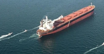 Iran muốn thu phí tàu thuyền đi qua eo biển Hormuz