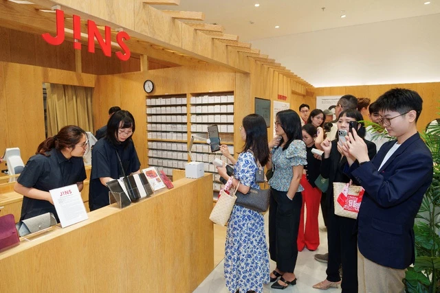 JINS "đáp cánh" Thủ đô: Tọa độ check-in mới toanh đậm chất Nhật tại AEON MALL Hà Đông!