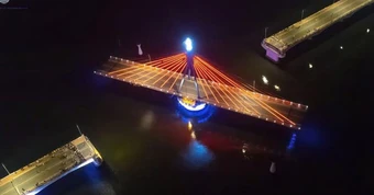 Kỹ sư Việt Nam lần đầu tiên thiết kế và thi công cầu dây văng có thể 'xoay 90 độ', thay thế các bến phà lâu đời