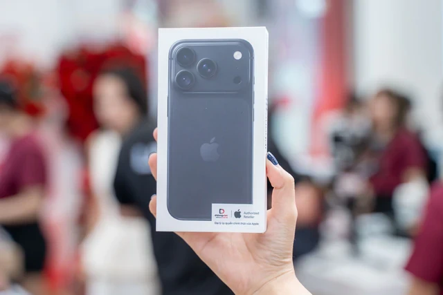Khách Việt đổ xô đi mua iPhone 18 Pro và iPhone 18 Pro Max