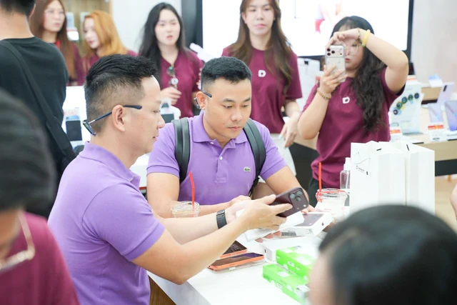 Khách Việt đổ xô đi mua iPhone 18 Pro và iPhone 18 Pro Max
