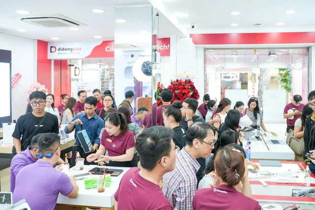 Khách Việt đổ xô đi mua iPhone 18 Pro và iPhone 18 Pro Max