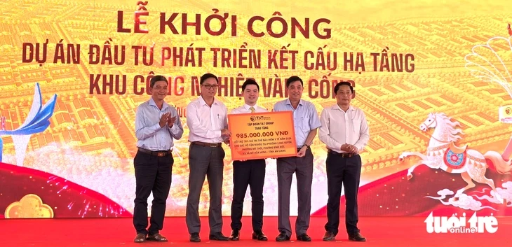 Khởi công dự án Khu công nghiệp Vàm Cống hơn 4.800 tỉ đồng Khởi công dự án Khu công nghiệp Vàm Cống hơn 4.800 tỉ đồng