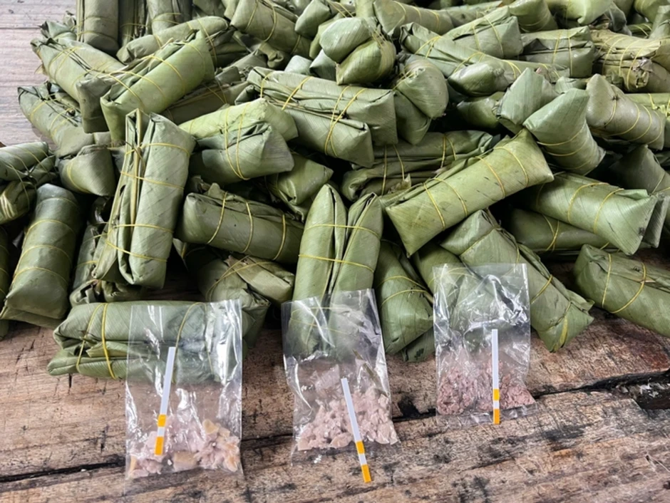 Khởi tố chủ cơ sở sản xuất giò chả sử dụng hàn the, thu giữ hơn 1,2 tấn thực phẩm vi phạm Khởi tố chủ cơ sở sản xuất giò chả sử dụng hàn the, thu giữ hơn 1,2 tấn thực phẩm vi phạm