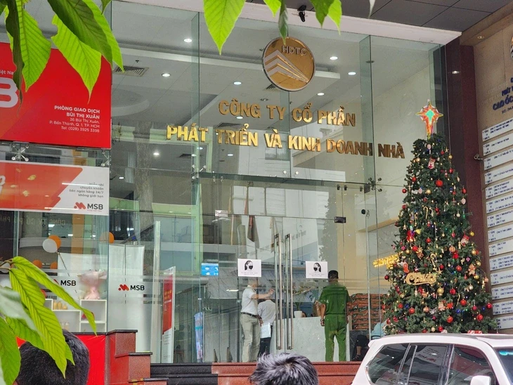 Không bàn giao đất nền đã bán cho người dân, 3 anh em đại gia Đinh Trường Chinh bị truy tố Không bàn giao đất nền đã bán cho người dân, 3 anh em đại gia Đinh Trường Chinh bị truy tố