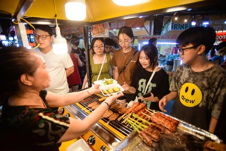 Không phải 'mở cửa muộn bán hàng nhiều hơn' là kinh tế đêm Không phải 'mở cửa muộn bán hàng nhiều hơn' là kinh tế đêm