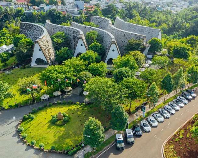 Khu vườn gần 1ha của ông Đặng Lê Nguyên Vũ Khu vườn gần 1ha của ông Đặng Lê Nguyên Vũ