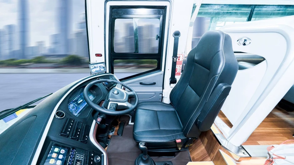 KIM LONG MOTOR xuất khẩu lô xe bus "Made in Việt Nam" thuần điện và diesel đầu tiên sang Thái Lan KIM LONG MOTOR xuất khẩu lô xe bus "Made in Việt Nam" thuần điện và diesel đầu tiên sang Thái Lan