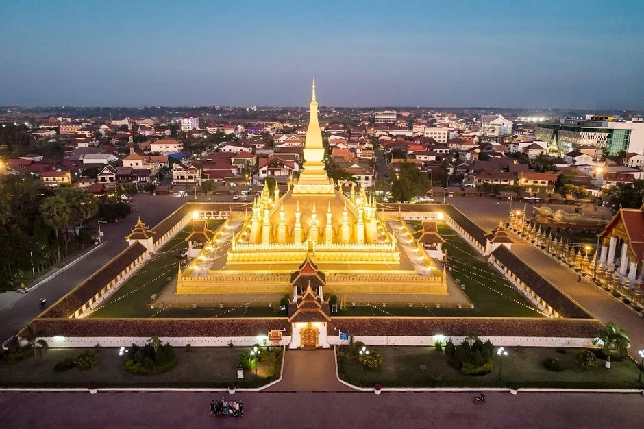 Kỳ lạ láng giềng phía Tây Việt Nam, không có biển nhưng lại có cảng biển