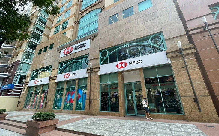 Lãi giảm, thu nhập bình quân nhân viên HSBC gần 1 tỉ đồng/năm, cao hơn ngân hàng nội Lãi giảm, thu nhập bình quân nhân viên HSBC gần 1 tỉ đồng/năm, cao hơn ngân hàng nội