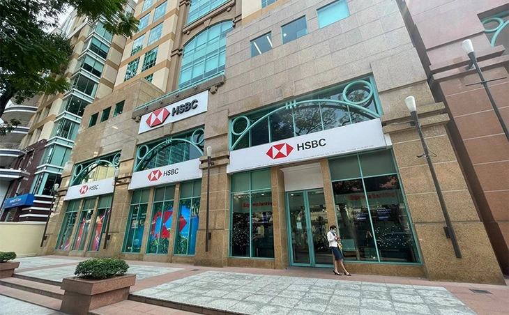 Lãi giảm, thu nhập bình quân nhân viên HSBC gần 1 tỉ đồng/năm, cao hơn ngân hàng nội Lãi giảm, thu nhập bình quân nhân viên HSBC gần 1 tỉ đồng/năm, cao hơn ngân hàng nội