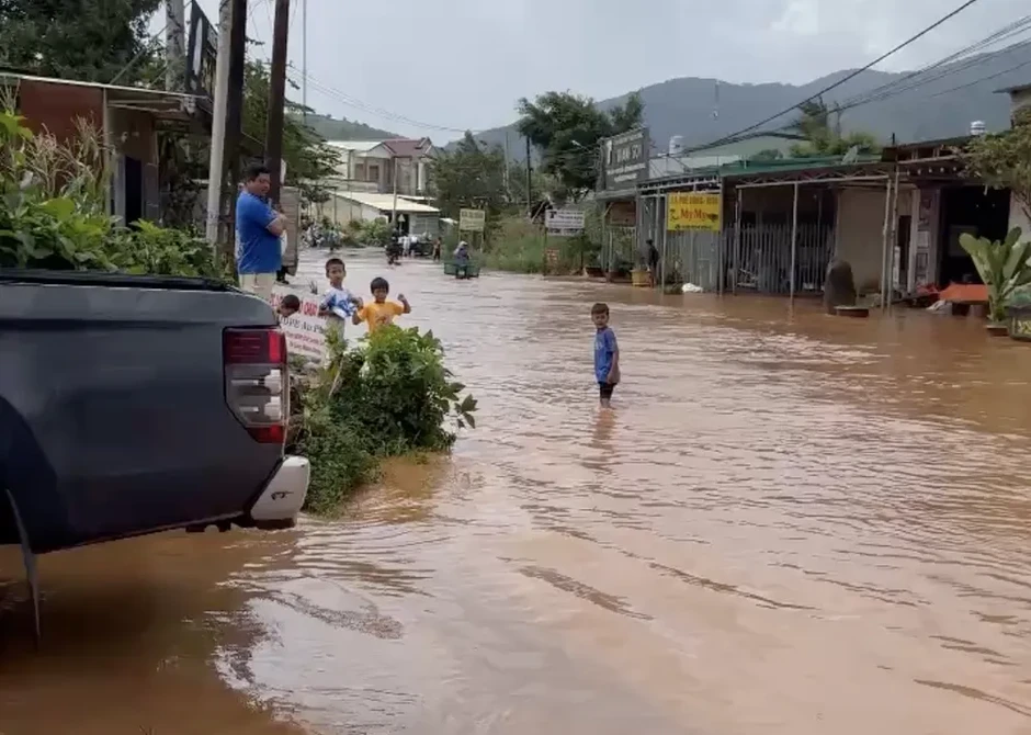 Lâm Đồng: Xây cống ngầm tại khu vực mưa là ngập trên quốc lộ 55 Lâm Đồng: Xây cống ngầm tại khu vực mưa là ngập trên quốc lộ 55