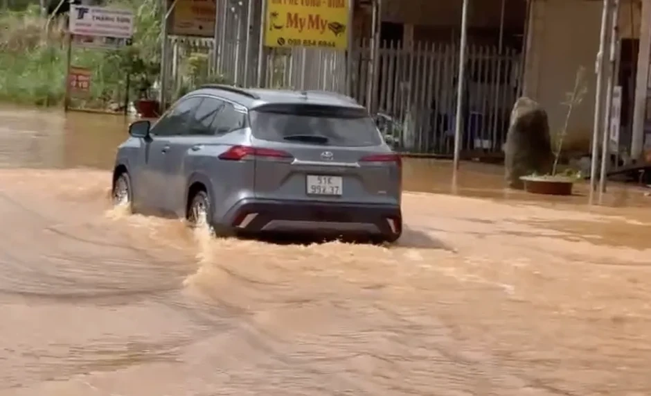 Lâm Đồng: Xây cống ngầm tại khu vực mưa là ngập trên quốc lộ 55 Lâm Đồng: Xây cống ngầm tại khu vực mưa là ngập trên quốc lộ 55
