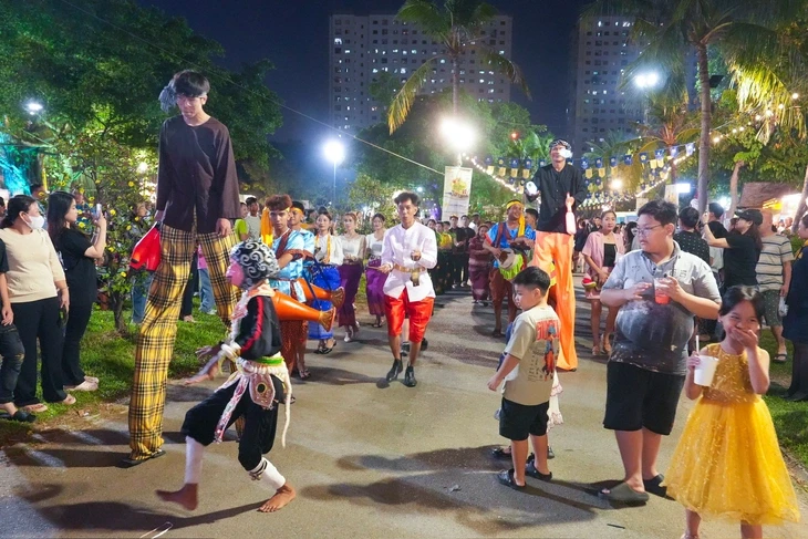 Lễ hội ẩm thực món ngon 2026 đông nghẹt khách ngày cuối tuần