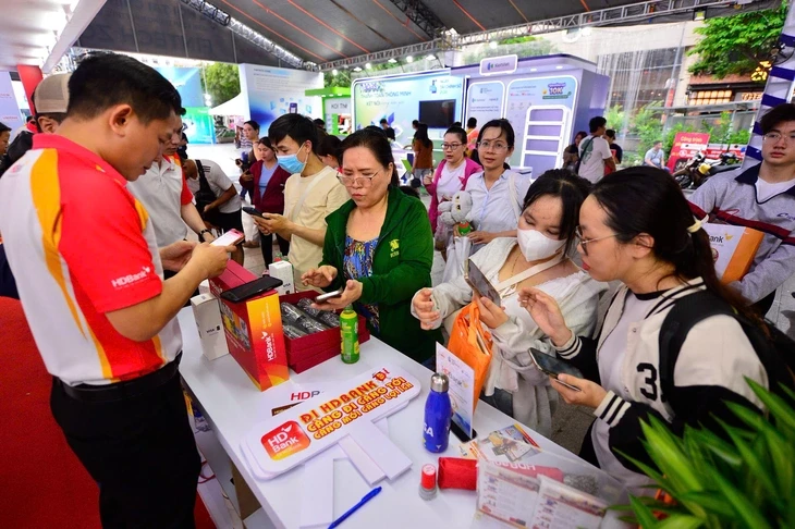 Lễ hội Tài chính số 2026 sôi động đến giờ chót Lễ hội Tài chính số 2026 sôi động đến giờ chót