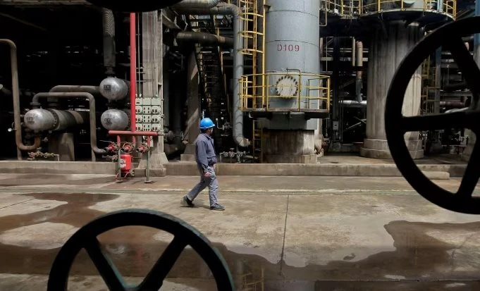 Lộ 'đại gia' đứng sau mua 90% dầu thô xuất khẩu của Iran, dùng đồng nội tệ giúp Tehran nhập nhiều loại hàng hóa dù bị trừng phạt Lộ 'đại gia' đứng sau mua 90% dầu thô xuất khẩu của Iran, dùng đồng nội tệ giúp Tehran nhập nhiều loại hàng hóa dù bị trừng phạt