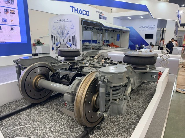Lộ diện tàu cao tốc của tỷ phú Trần Bá Dương tại Việt Nam, dài hơn 200 m, chở 479 hành khách với tốc độ 370 km/h Lộ diện tàu cao tốc của tỷ phú Trần Bá Dương tại Việt Nam, dài hơn 200 m, chở 479 hành khách với tốc độ 370 km/h