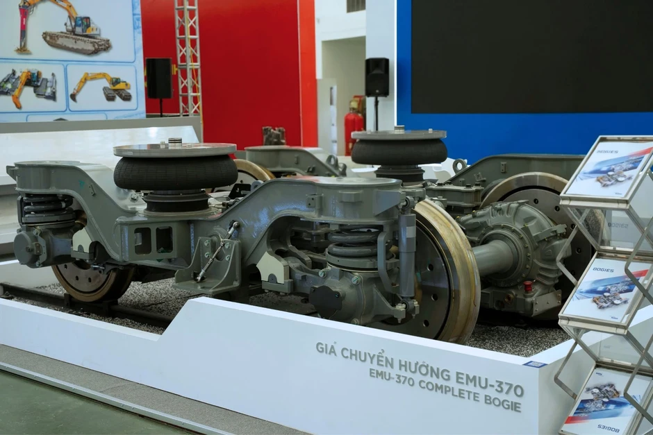 Lộ diện tàu cao tốc của tỷ phú Trần Bá Dương tại Việt Nam, dài hơn 200 m, chở 479 hành khách với tốc độ 370 km/h Lộ diện tàu cao tốc của tỷ phú Trần Bá Dương tại Việt Nam, dài hơn 200 m, chở 479 hành khách với tốc độ 370 km/h