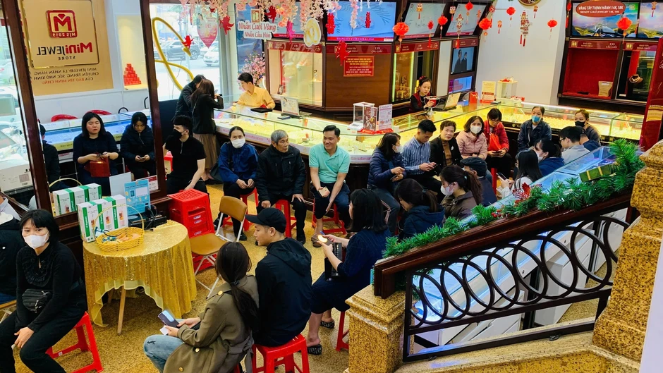 Lỗ hàng trăm triệu vì vàng, có nên cắt lỗ? Lỗ hàng trăm triệu vì vàng, có nên cắt lỗ?