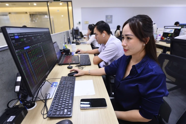 Loạt mã chứng khoán tăng kịch trần, VN-Index áp sát 1.800 điểm Loạt mã chứng khoán tăng kịch trần, VN-Index áp sát 1.800 điểm