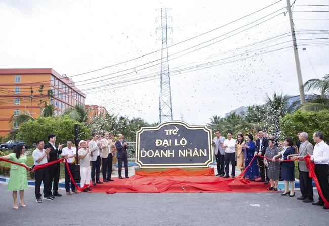 Loạt tên đường độc lạ xuất hiện: Có Kềm Nghĩa, Đặng Văn Thành, OCB, An Phước - Pierre Cardin, Tập đoàn Đại Dũng Loạt tên đường độc lạ xuất hiện: Có Kềm Nghĩa, Đặng Văn Thành, OCB, An Phước - Pierre Cardin, Tập đoàn Đại Dũng