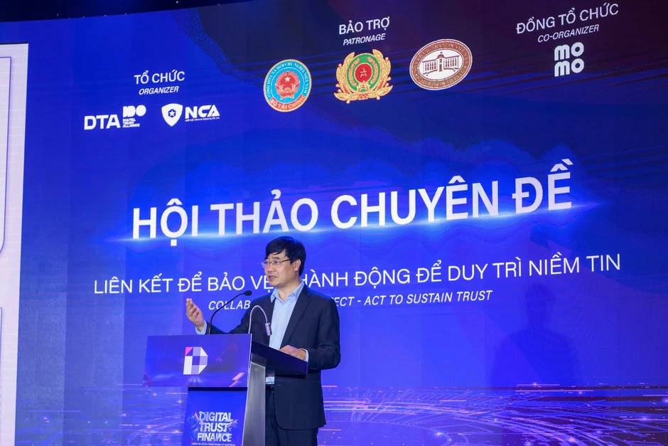 Lừa đảo trực tuyến hơn 8.000 tỷ đồng năm 2025: Chuyên gia chỉ ra ‘bí kíp’ thúc đẩy niểm tin tài chính số trong kỷ nguyên AI Lừa đảo trực tuyến hơn 8.000 tỷ đồng năm 2025: Chuyên gia chỉ ra ‘bí kíp’ thúc đẩy niểm tin tài chính số trong kỷ nguyên AI