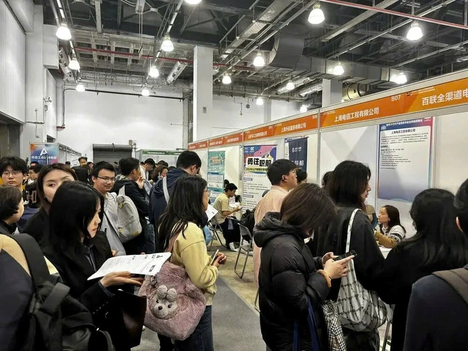 Lương 250 triệu/tháng vẫn chưa là gì: Những ngành này đang khiến các ông lớn công nghệ phát cuồng, 7 công ty giành giật 1 nhân sự Lương 250 triệu/tháng vẫn chưa là gì: Những ngành này đang khiến các ông lớn công nghệ phát cuồng, 7 công ty giành giật 1 nhân sự
