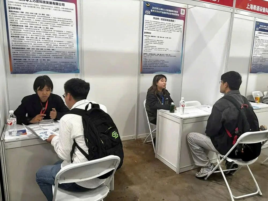 Lương 250 triệu/tháng vẫn chưa là gì: Những ngành này đang khiến các ông lớn công nghệ phát cuồng, 7 công ty giành giật 1 nhân sự Lương 250 triệu/tháng vẫn chưa là gì: Những ngành này đang khiến các ông lớn công nghệ phát cuồng, 7 công ty giành giật 1 nhân sự